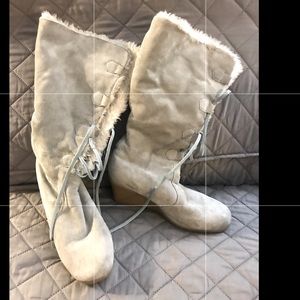 Pastel blue fleece lined suede lace up boots! EUC